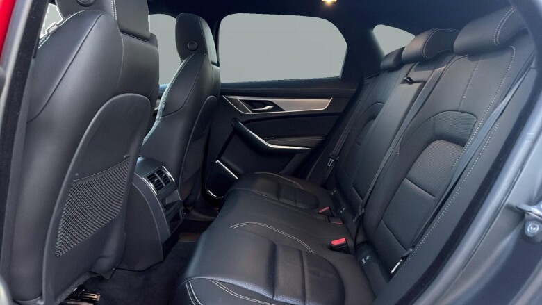 Jaguar F-Pace 2.0 D200 R-Dynamic SE Black 5dr Auto AWD Diesel Estate